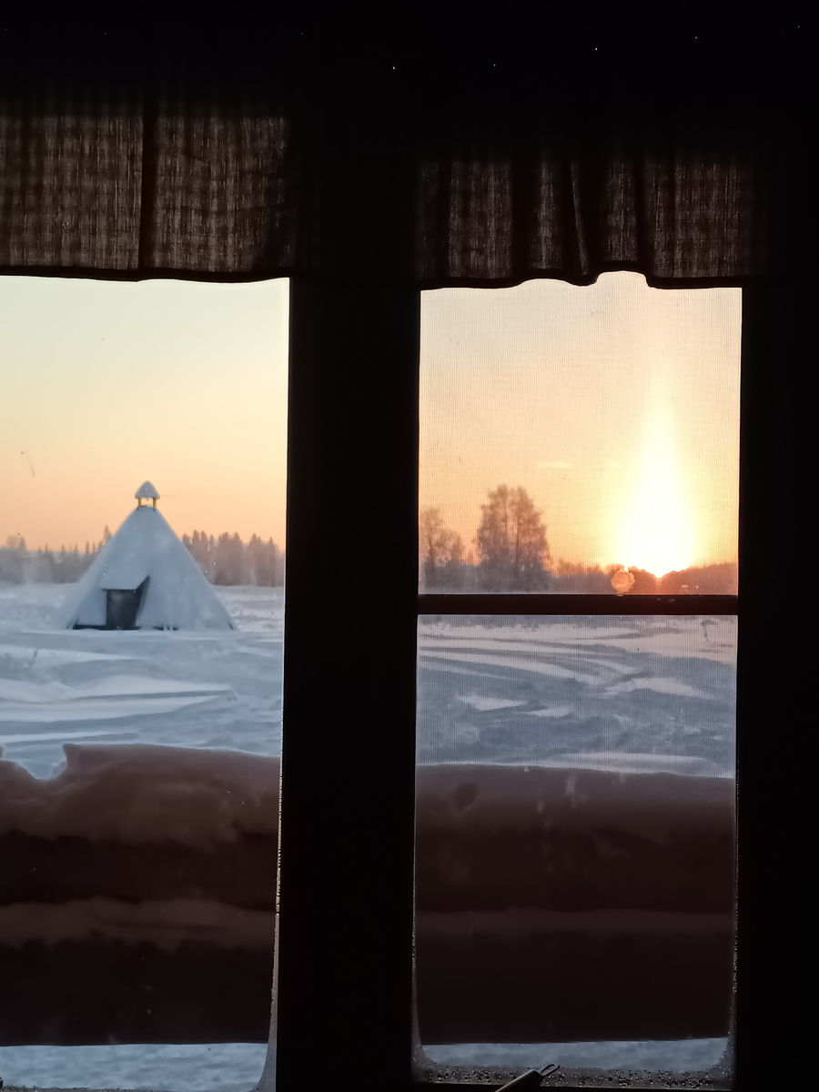 Рассвет из окна Вартиолампи 1
