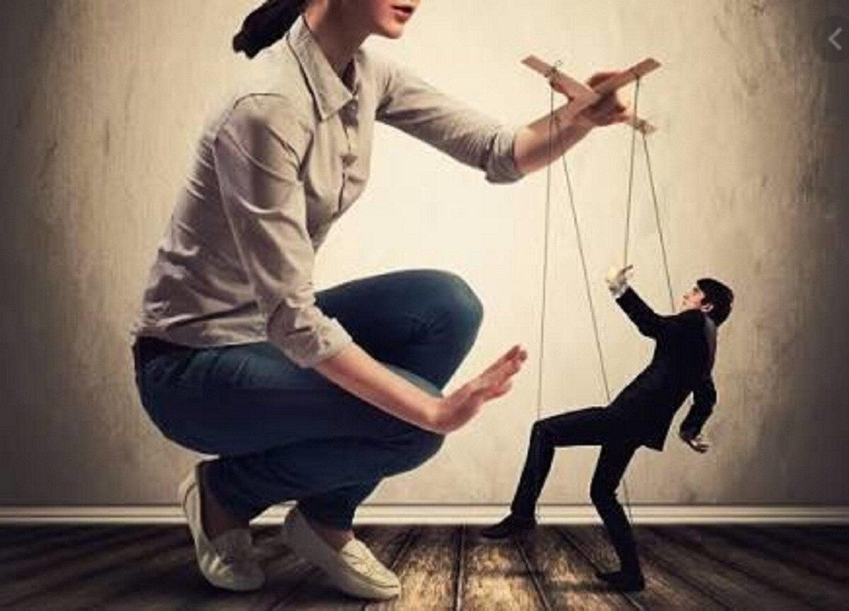 зачем один человек манипулирует другим в отношениях