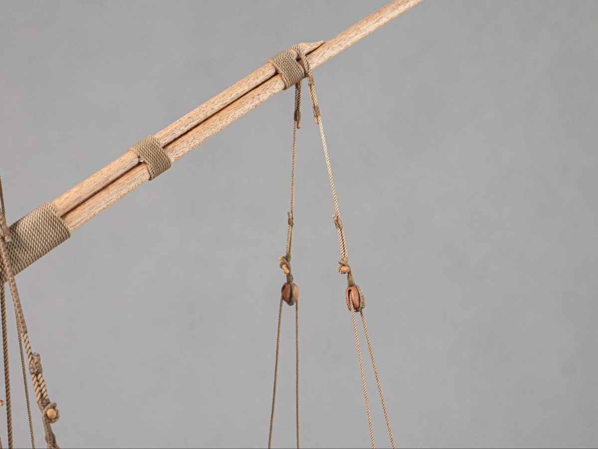 Пара шкентелей с подвешенными блоками