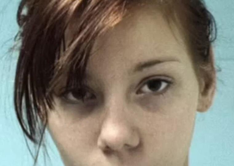 Она называла её мамой. Потом вошла к ней в спальню ночью