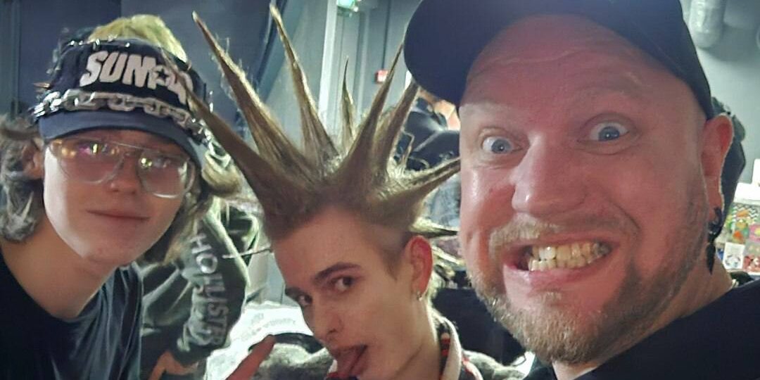 Боря знакомится с молодежью