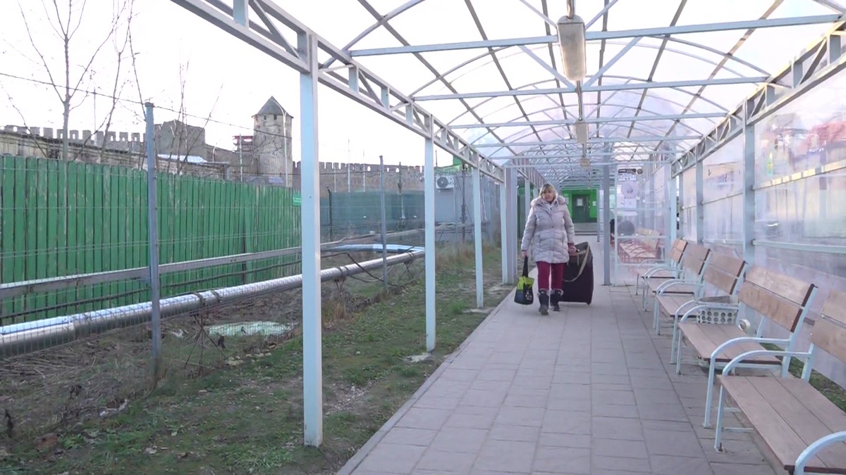    Россия Эстония граница, река Нарва, Нарвская крепость Ивангородская крепость, КПП