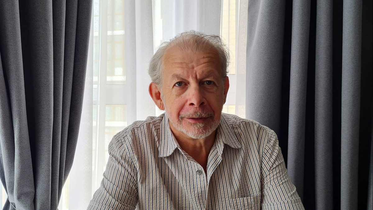 Григорий Кваша родился в 1954 году в Челябинске, детство прошло в Ташкенте. 