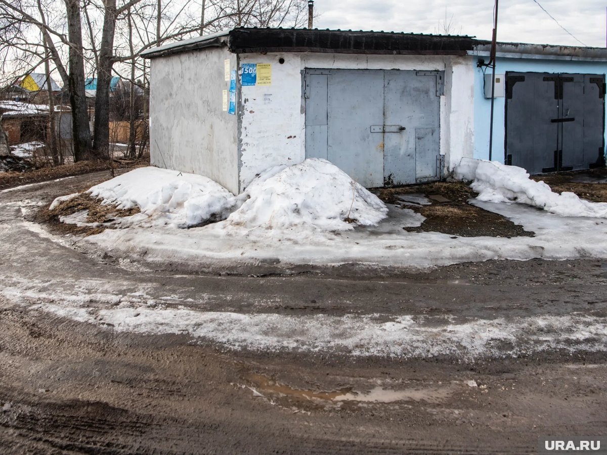     Пять человек погибли при пожаре в гараже в Вологодской области (архивное фото)