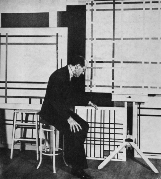 Пит Мондриан в своей мастерской