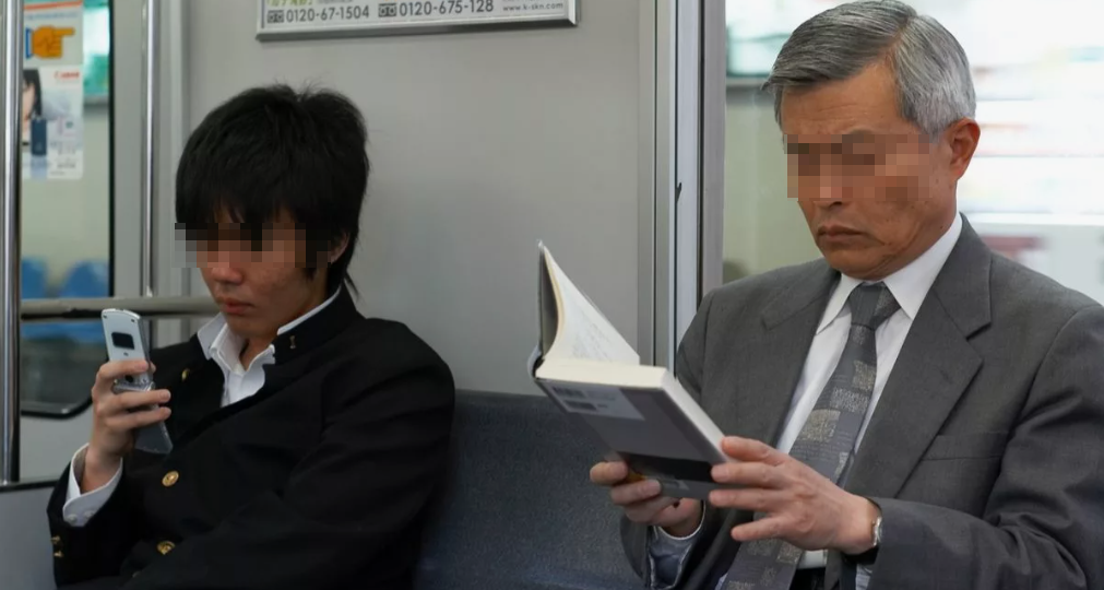 Куда уходят традиции? Взгляд старшего поколения на азиатскую молодёжь