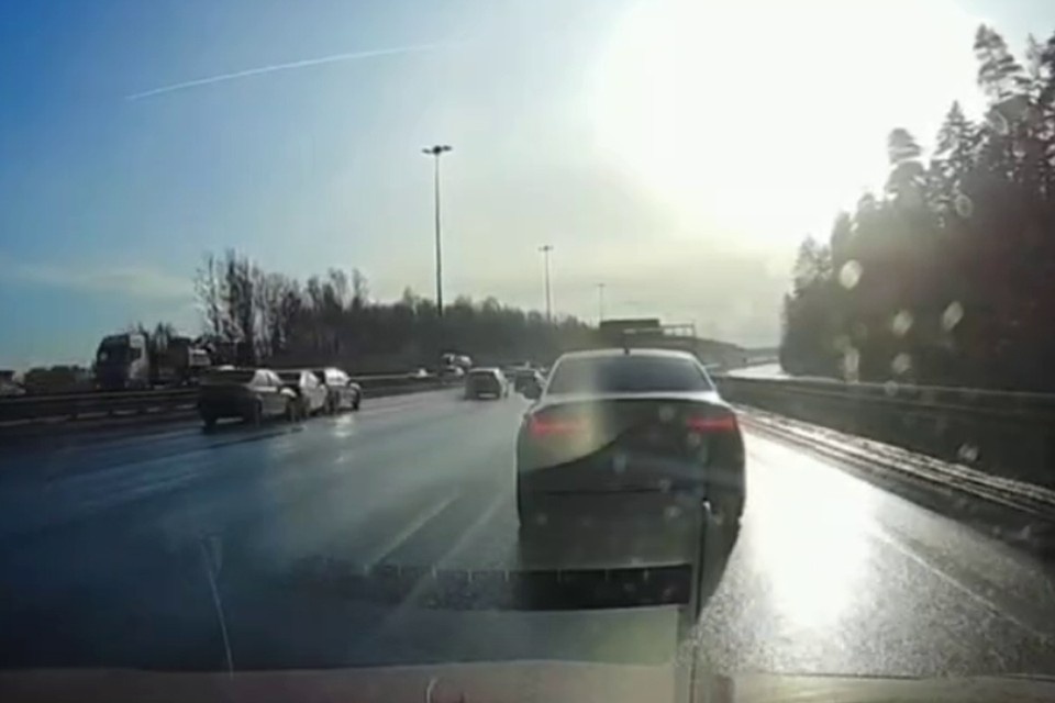    Авария произошла всего на 200 метров трассы. Фото: t.me/Megapolisonline