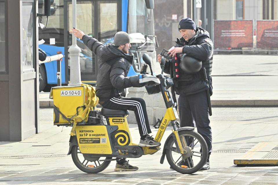    В ГД внесли закон о запрете выдачи патента мигрантам с низкими доходами Михаил ФРОЛОВ