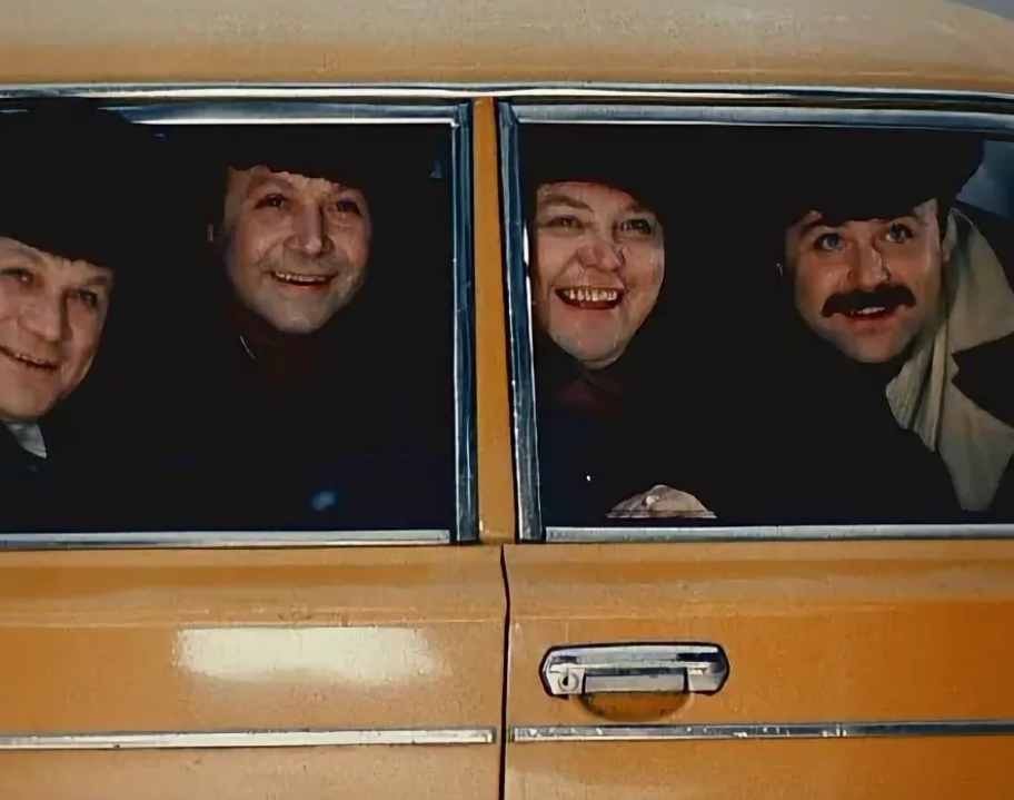  Фильм "Старый Новый год" Источник:https://en.kinorium.com/75245/gallery/screenshot/