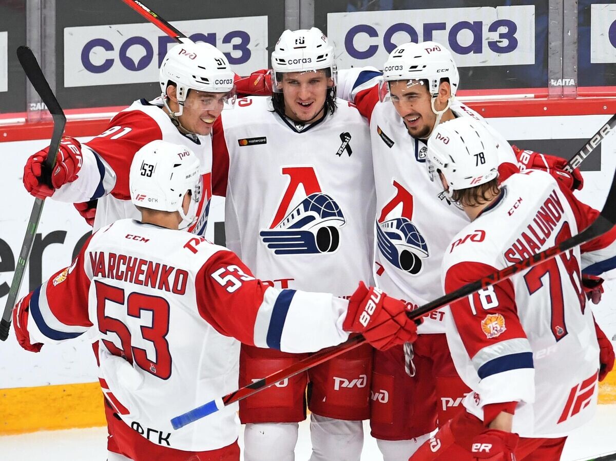    Хоккеисты "Локомотива" | © РИА Новости / Павел Бедняков