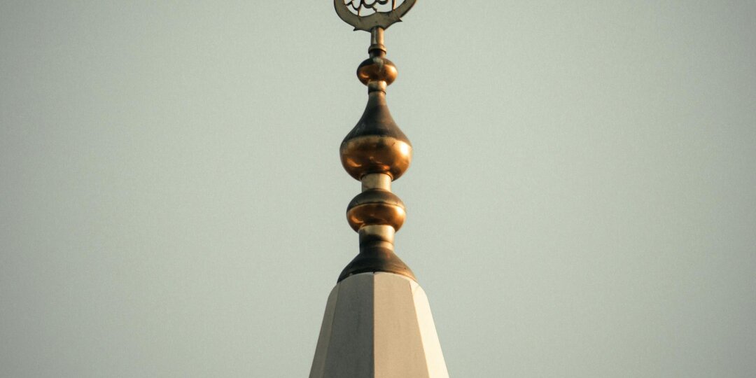 Почему Пророк ﷺ назвал содержание семьи милостыней?