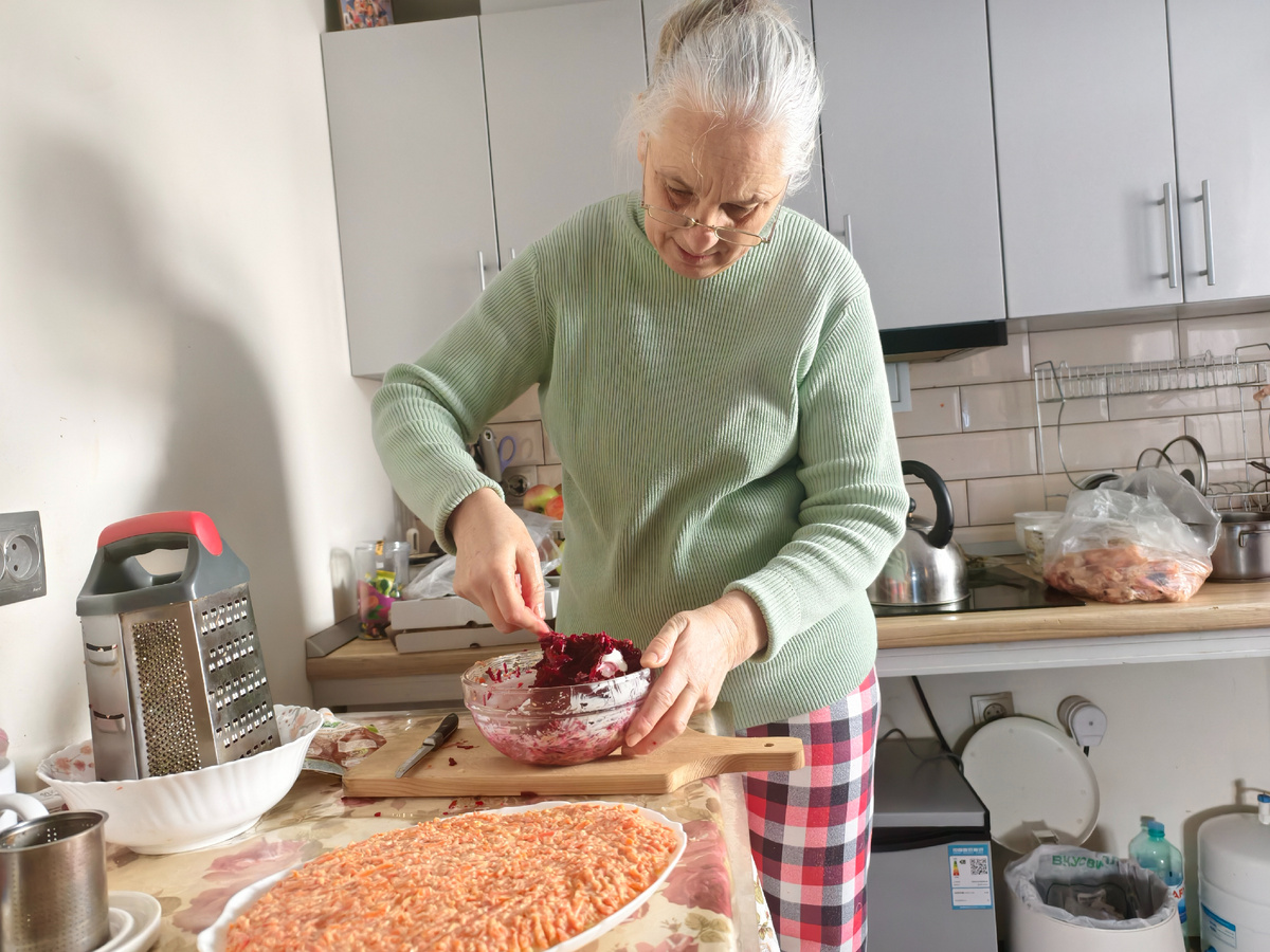 Галя на кухне