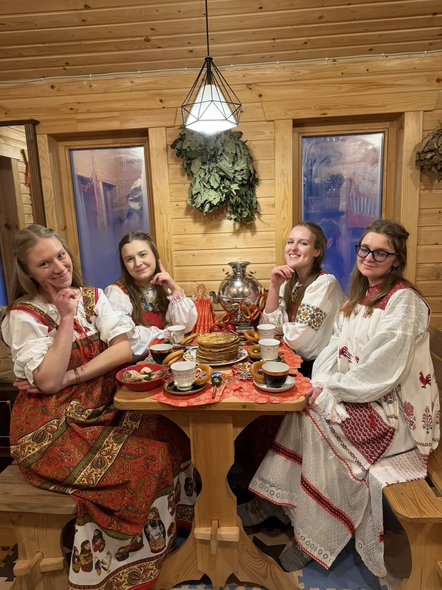  Девочки полным составом дали добро на публикацию фото