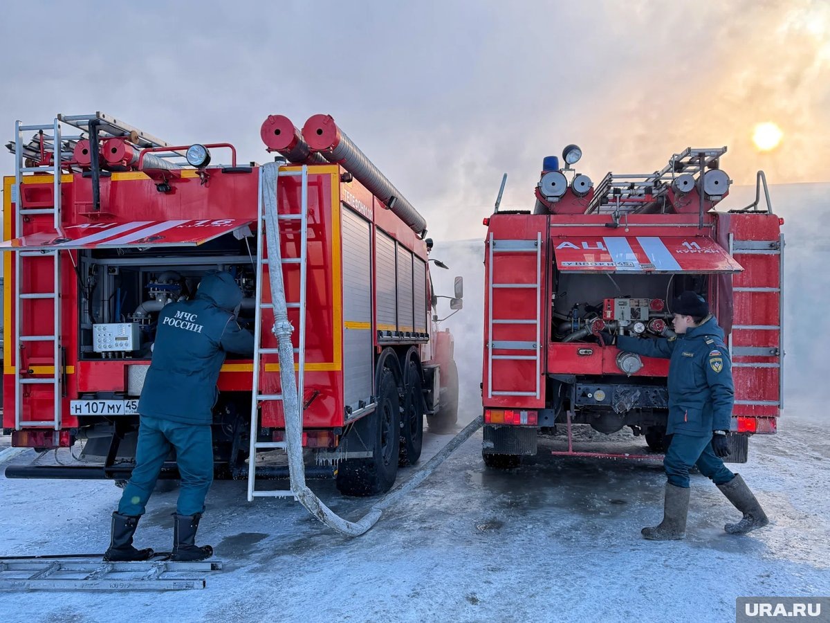     В пятиэтажке в центре Москвы вспыхнул пожар, пламя охватило несколько этажей