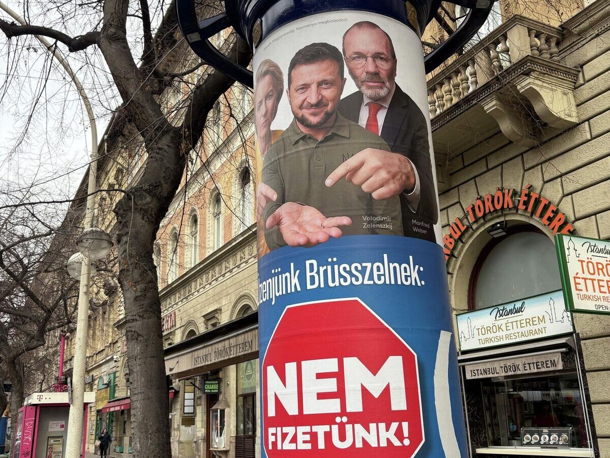    Билборд против финансирования Украины за счет средств Евросоюза и Венгрии | © Фото : соцсети