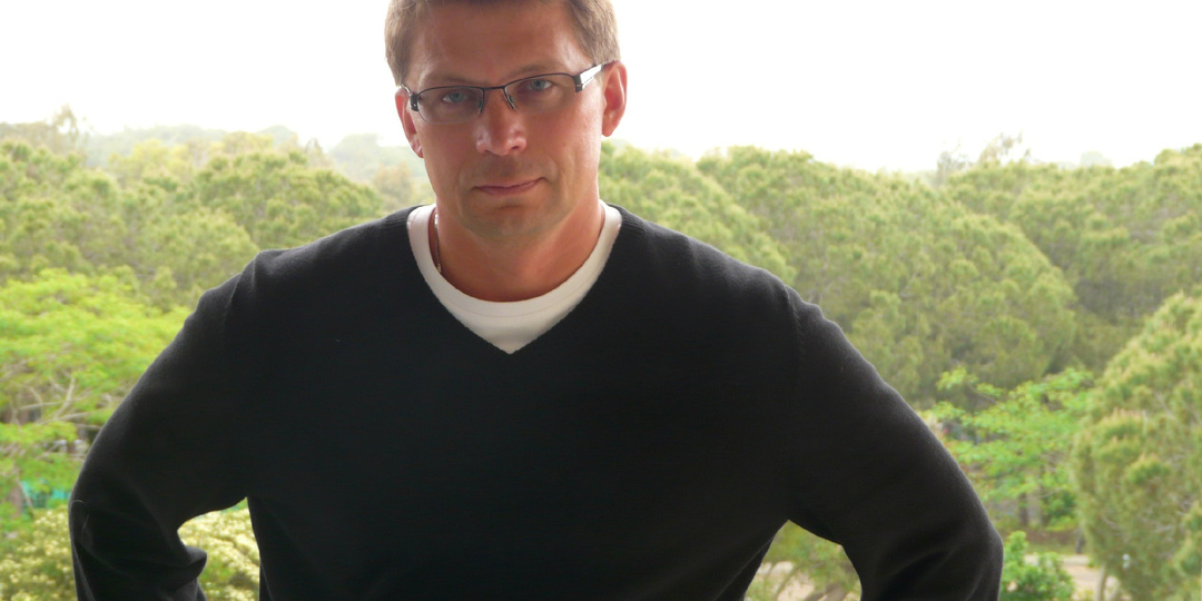 Муж привёл любовницу в наш дом. Я сделала вид, что ни о чём не догадываюсь — и подготовила сюрприз