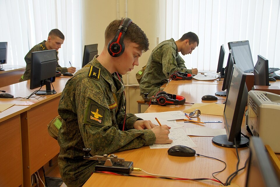 будущие связисты...