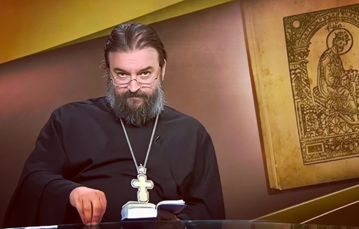 Андрей Ткачёв — протоиерей, настоятель Храма Троицы Живоначальной в Хохлах, писатель, телеведущий, блогер, миссионер.
