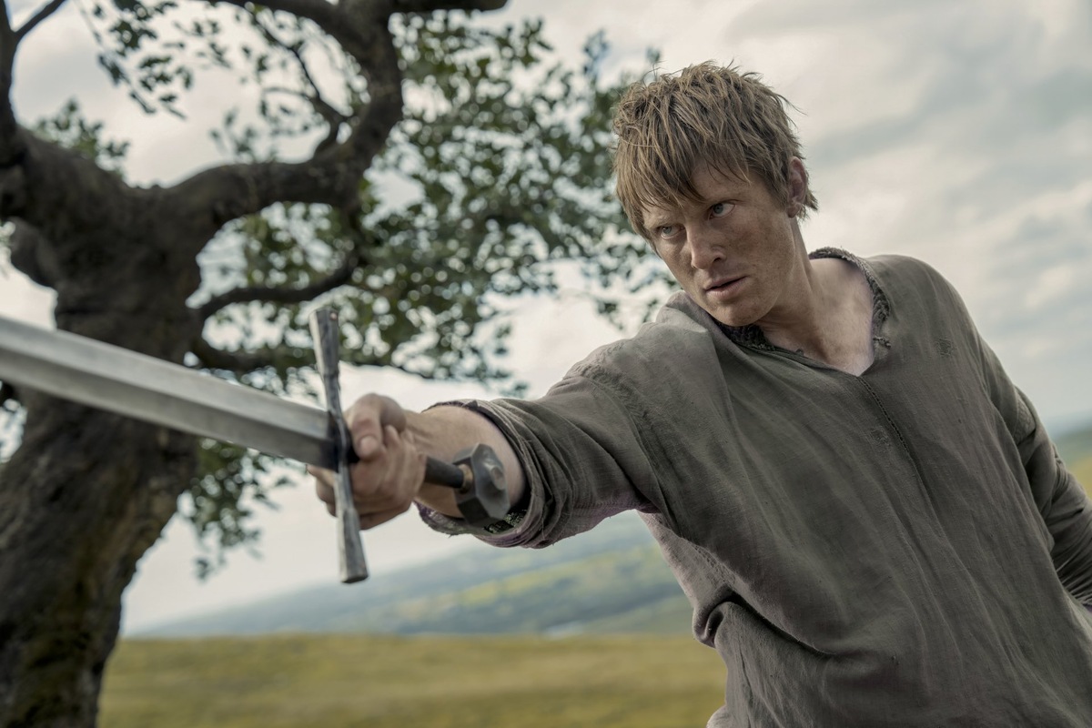 Пишут, что главного героя играл профессиональный игрок в регби. Неудивительно, что он оказался таким выносливым.