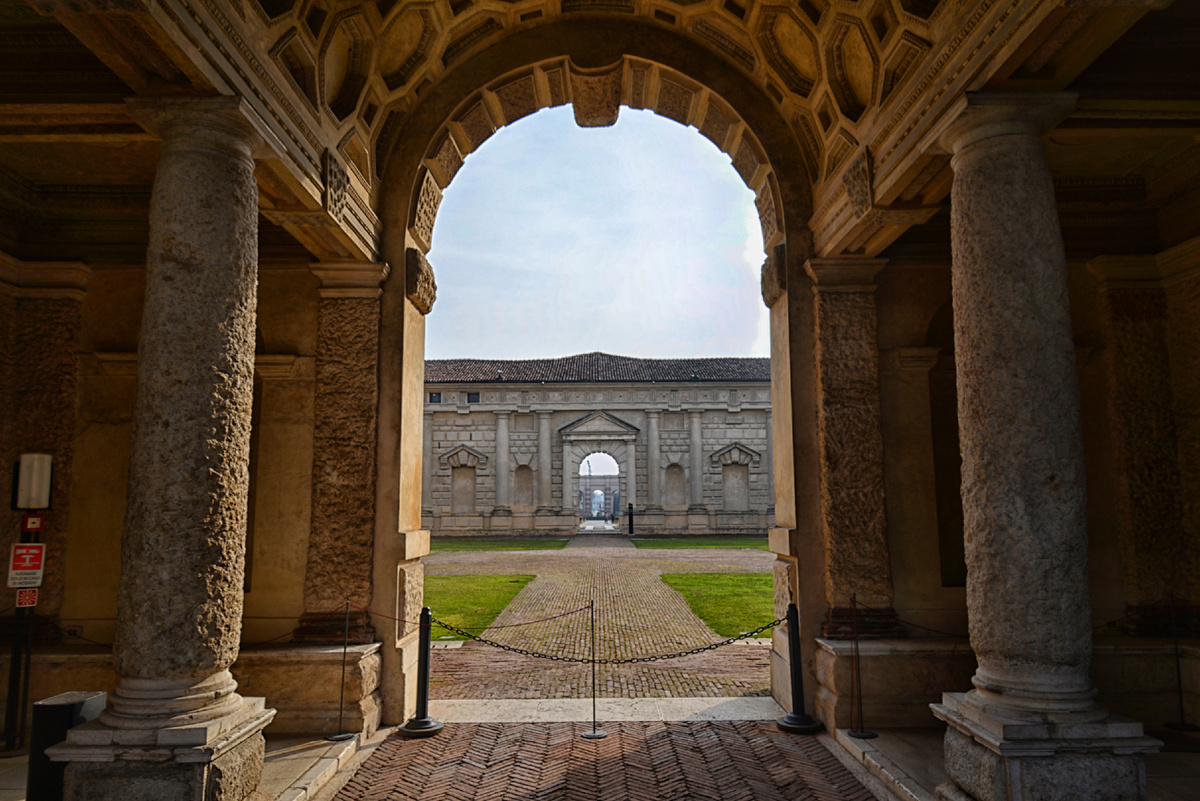 Мантуя. Вход в Палаццо дель Те. Фотография Александра Новикова. 2018