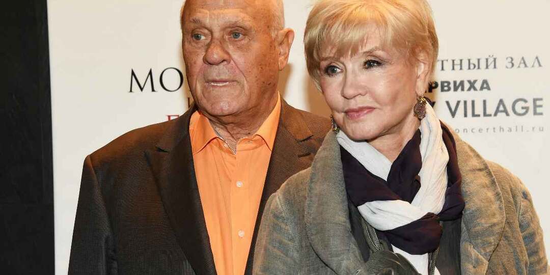 «Как это замечательно — стареть вместе»: дочь показала нежное письмо Владимира Меньшова Вере Алентовой