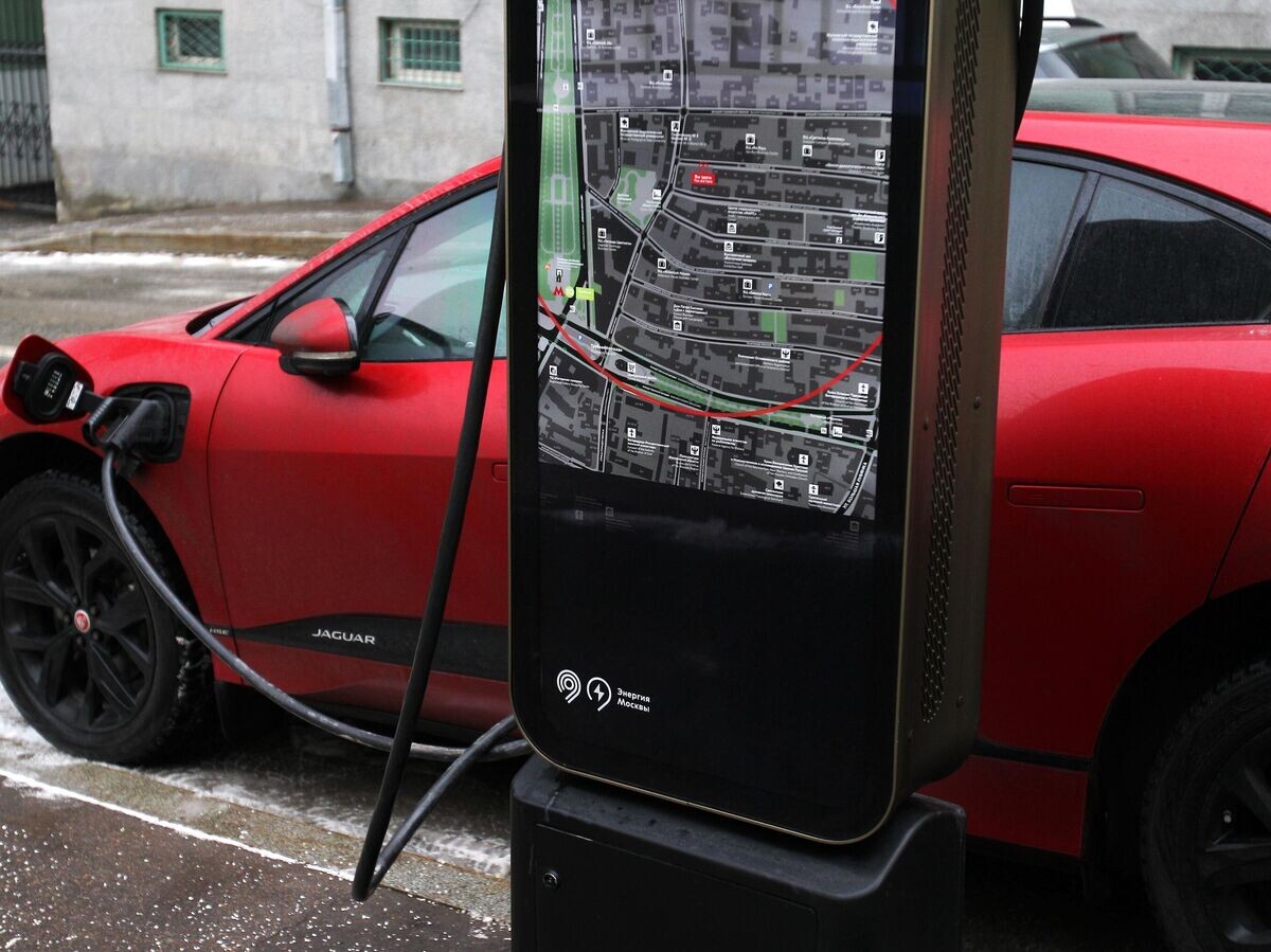    Зарядная станция для электромобилей© РИА Новости . Мария Девахина