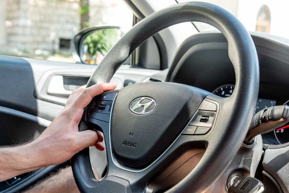    Как сугробы убивают коробку. ellbuny / Shutterstock.com / Fotodom