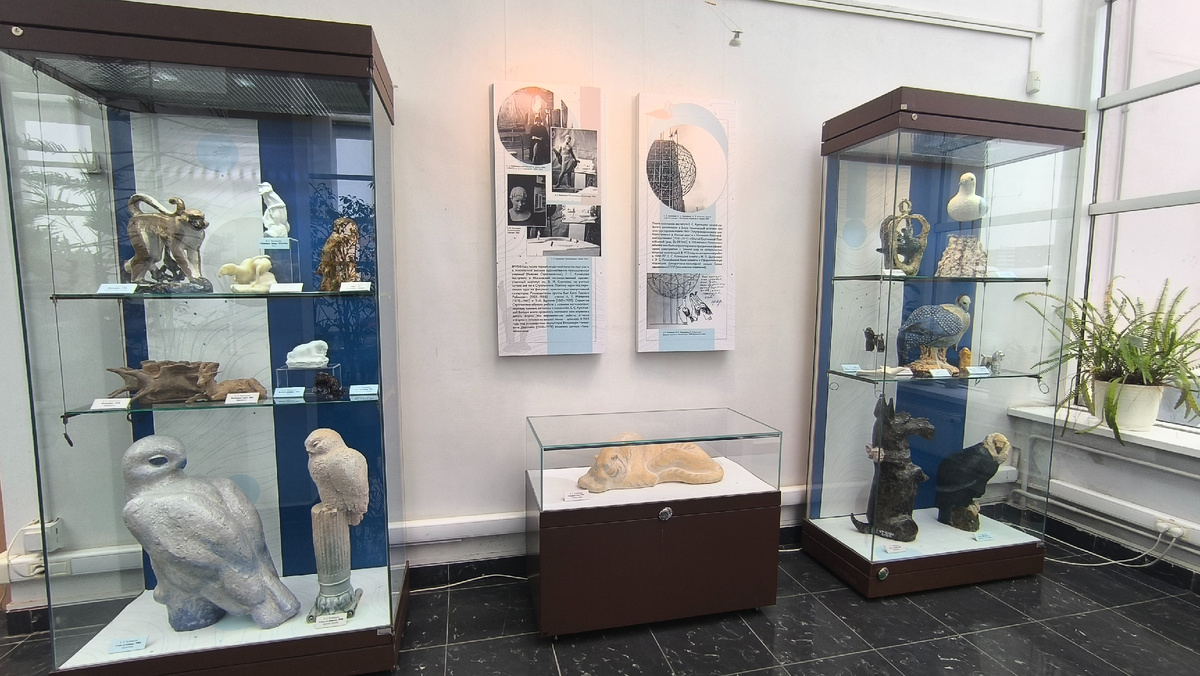 Выставка "В гармонии с миром". Скульптор - Е. С. Кузнецова