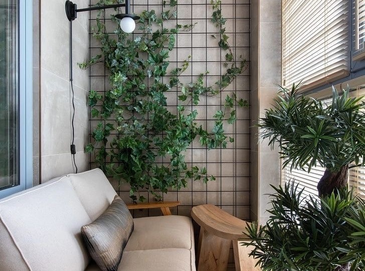 Как за пару часов навести уют на балконе: преображение выходного дня