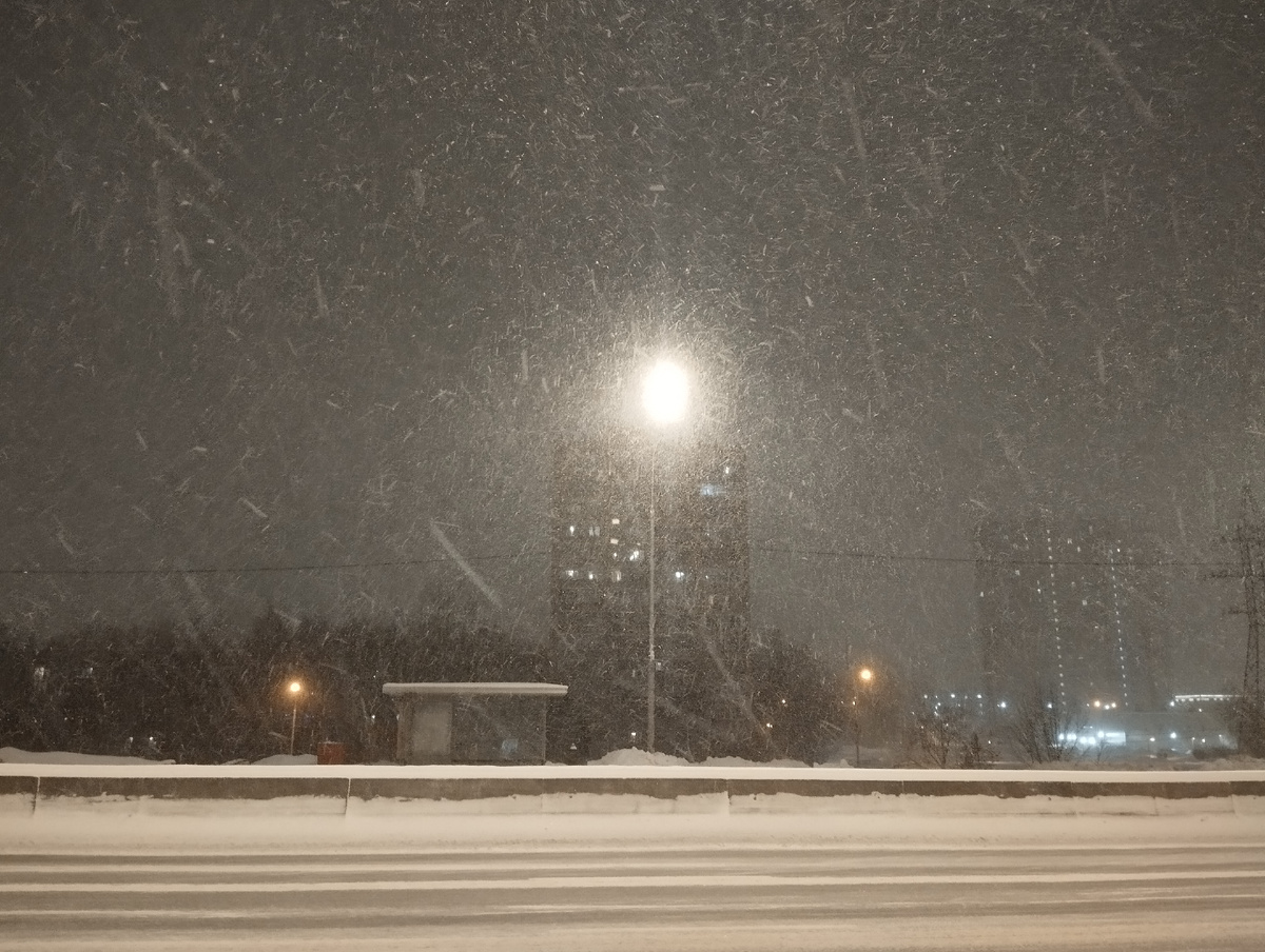 Февраль в Отрадном. Пятница, вечер. Фото автора ЗДЕСЬ и далее.