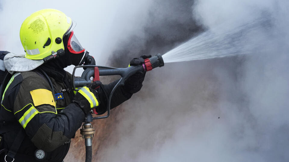     Пять человек погибли при пожаре в частном доме в Благовещенске ИЗВЕСТИЯ/Андрей Эрштрем