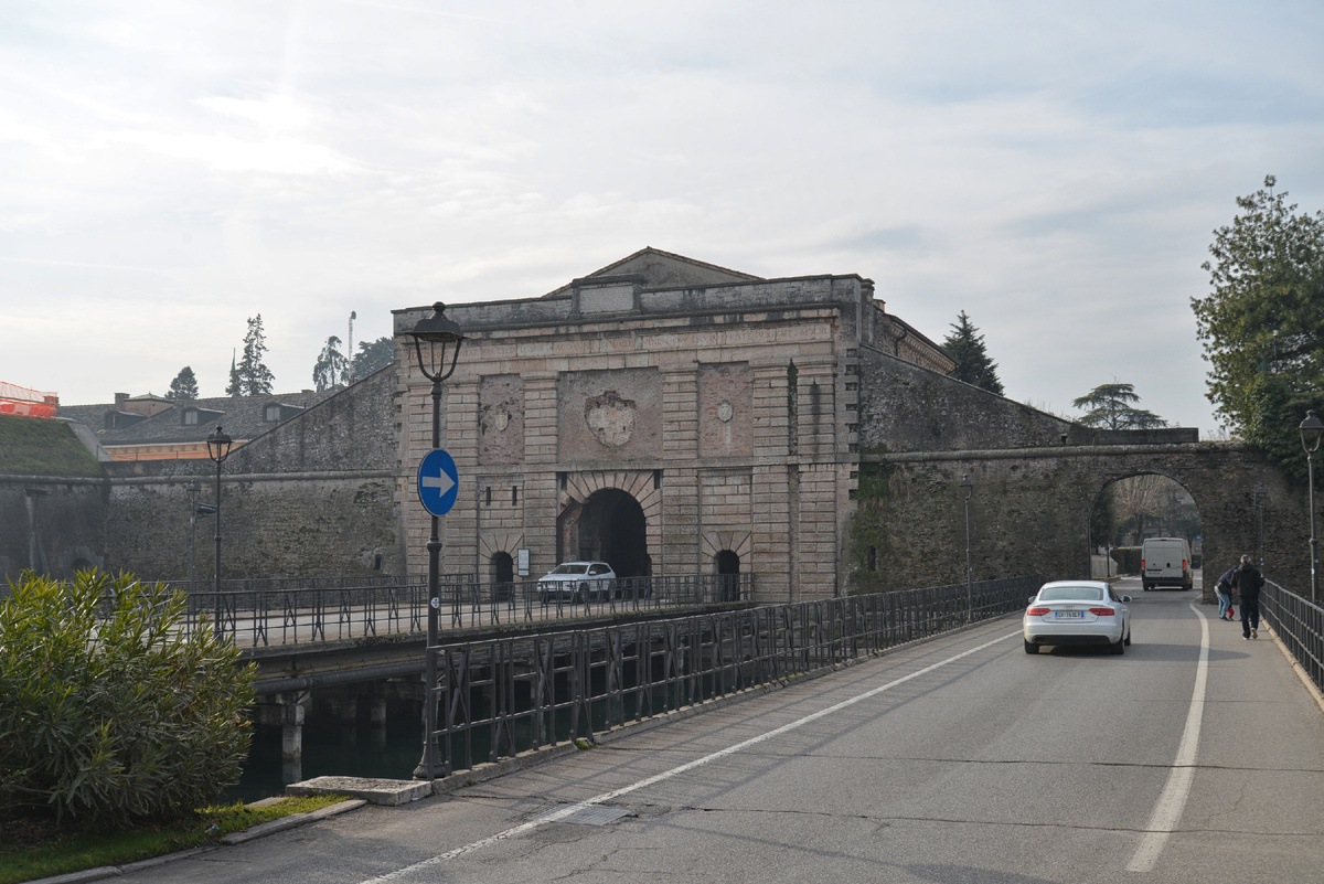 Пескьера-дель-Гарда. Озеро Гарда. Фотография Александра Новикова. 2018