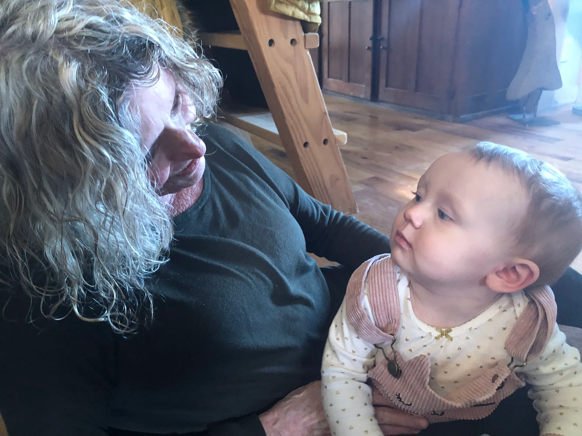 Элли и её прабабушка (фотографии автора)