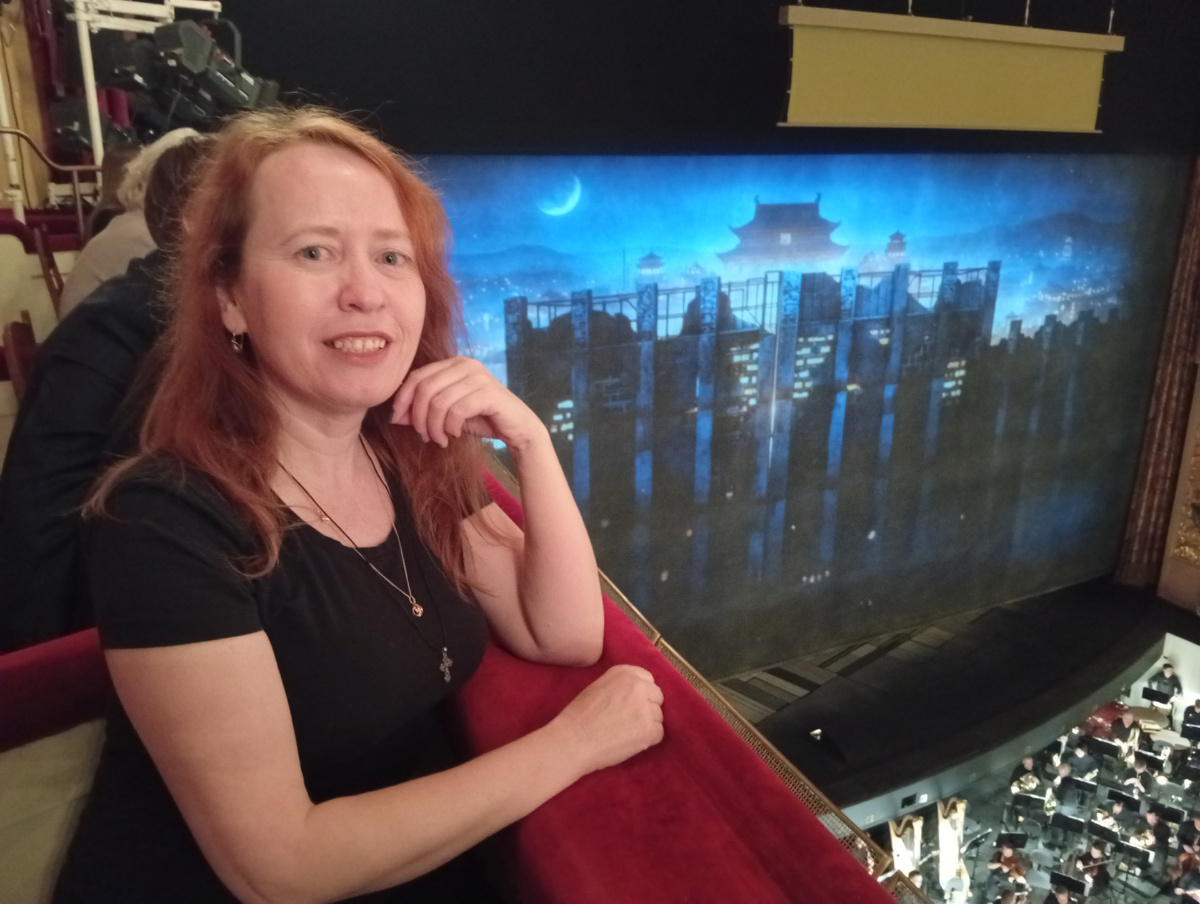 Сижу в ложе в ожидании "Турандот"