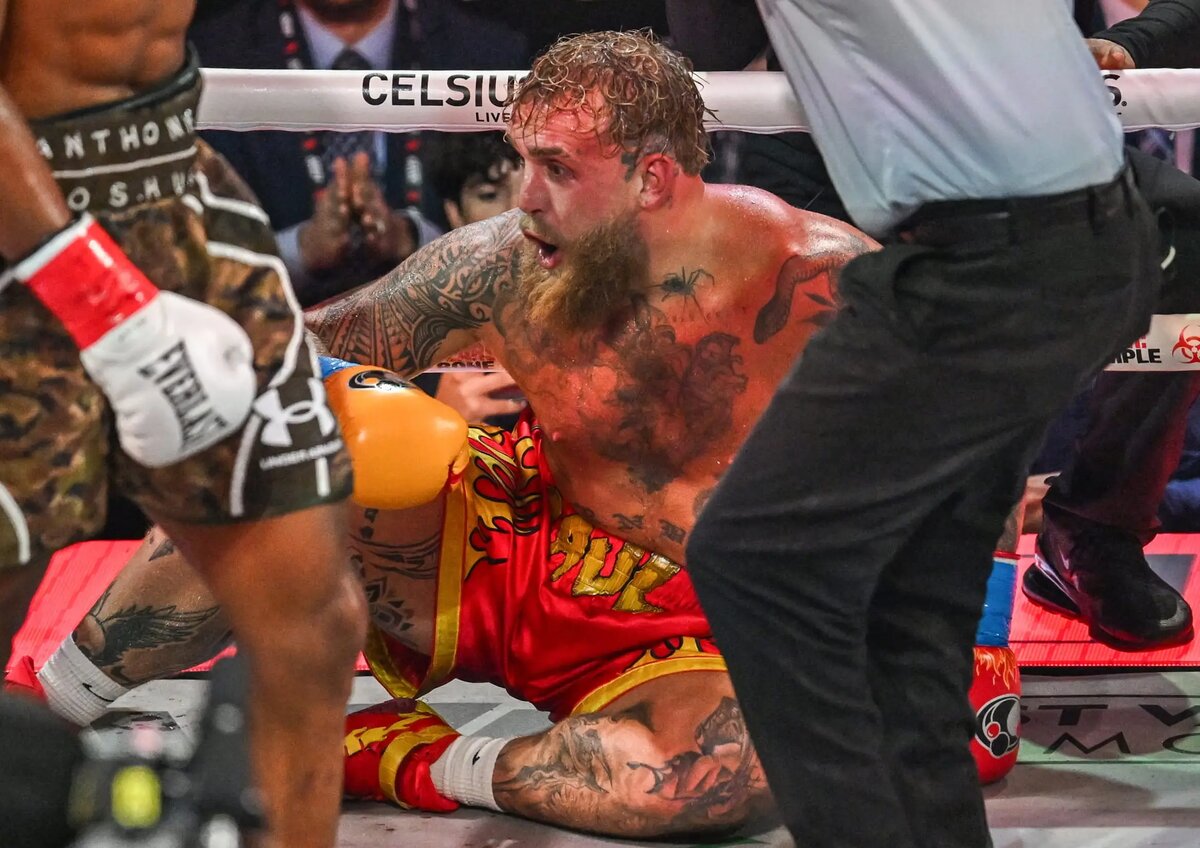 Пол был нокаутирован в шестом раунде Джошуа (Изображение: Getty)