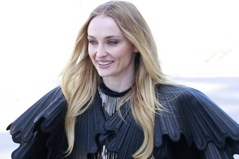     Софи Тернер после кардинальной смены имиджа появилась на фестивале в Лондоне