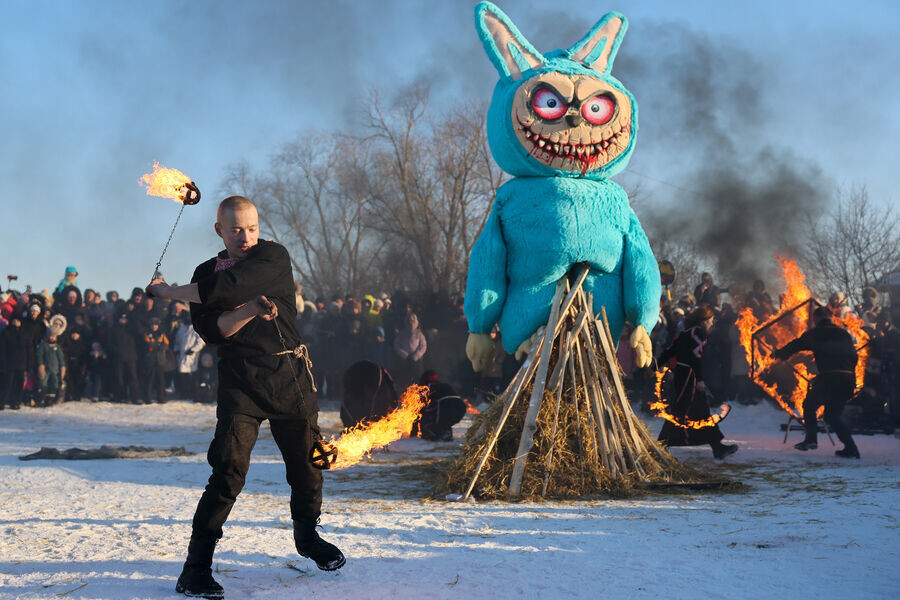 Масленица 2026 в Липецкой области. Жители сжигают лабубу