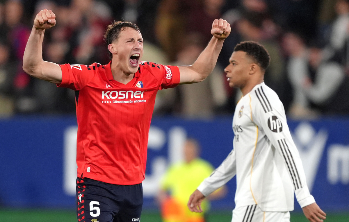    Хорхе Эррандо ("Осасуна") и Килиан Мбаппе ("Реал")  Juan Manuel Serrano Arce/Getty Images