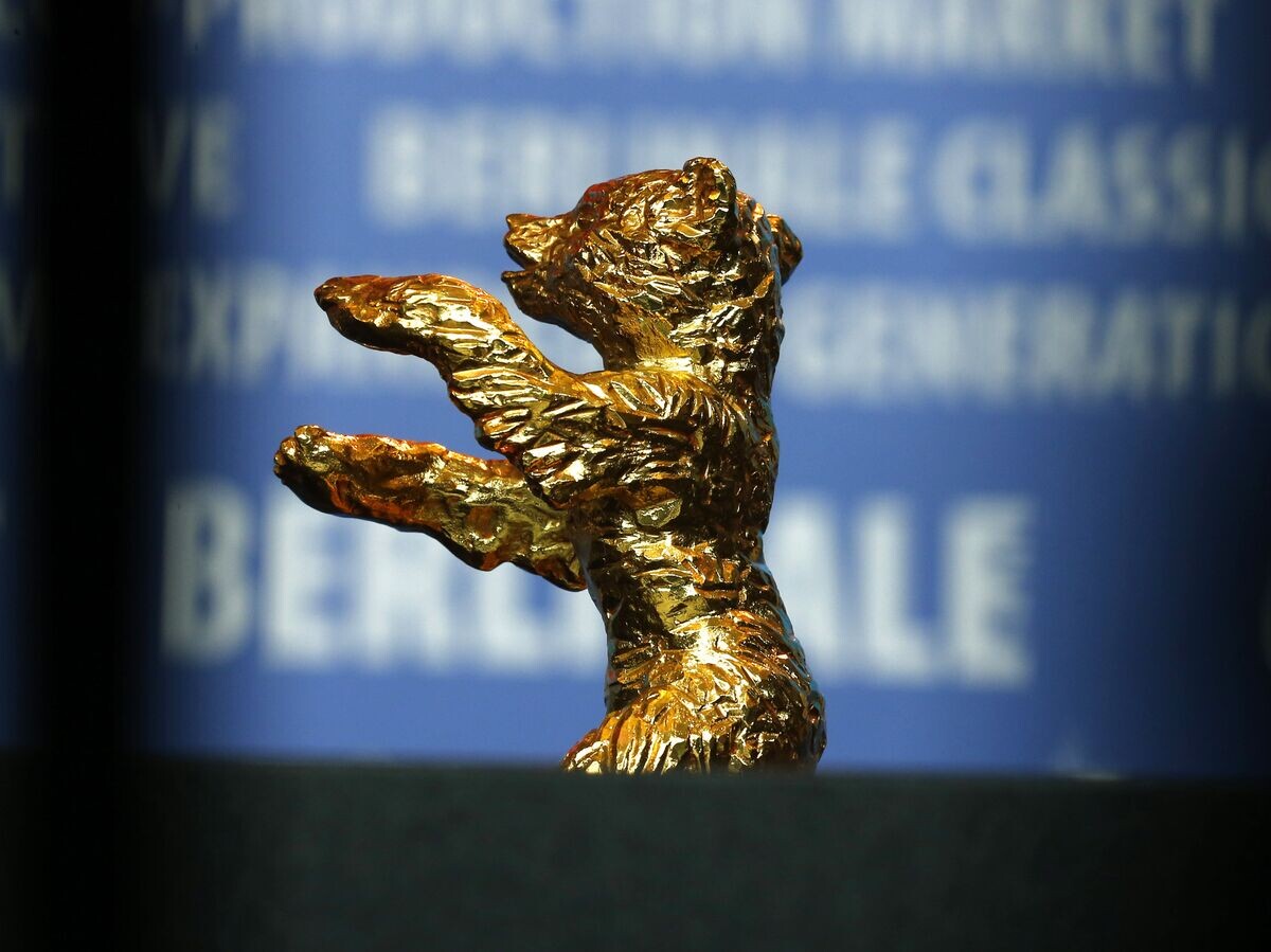   Главная награда Берлинского кинофестиваля - статуэтка "Золотой медведь" | © AP Photo / Axel Schmidt