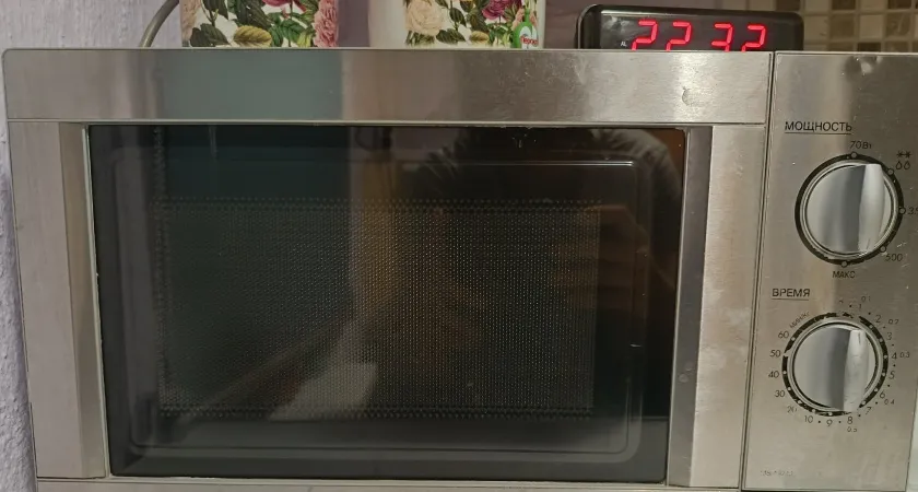 Эту кнопку на микроволновке все игнорируют, а зря: как может измениться вкус еды