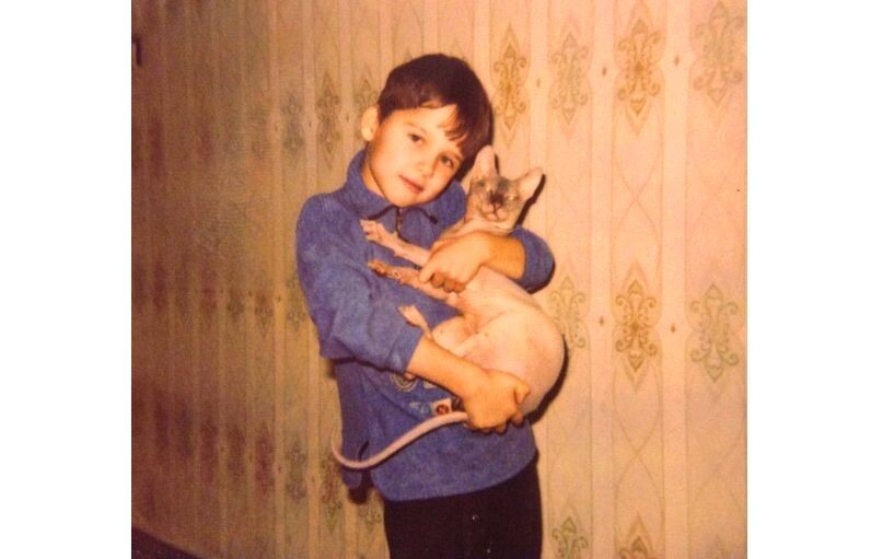 В детстве у Вани был любимый кот породы сфинкс