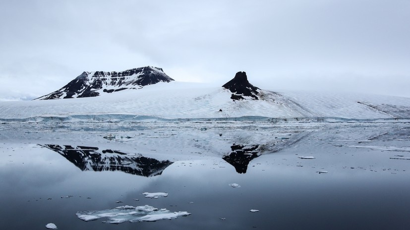     Один из островов в составе архипелага Земля Франца-Иосифа РИА Новости Павел Львов