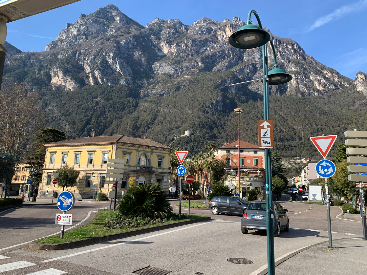 Вид на горы от от отеля, г.Рива-Дель-Гарда 