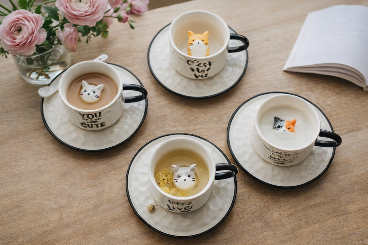 Керамическая кружка с 3D фигуркой кота внутри и блюдцем