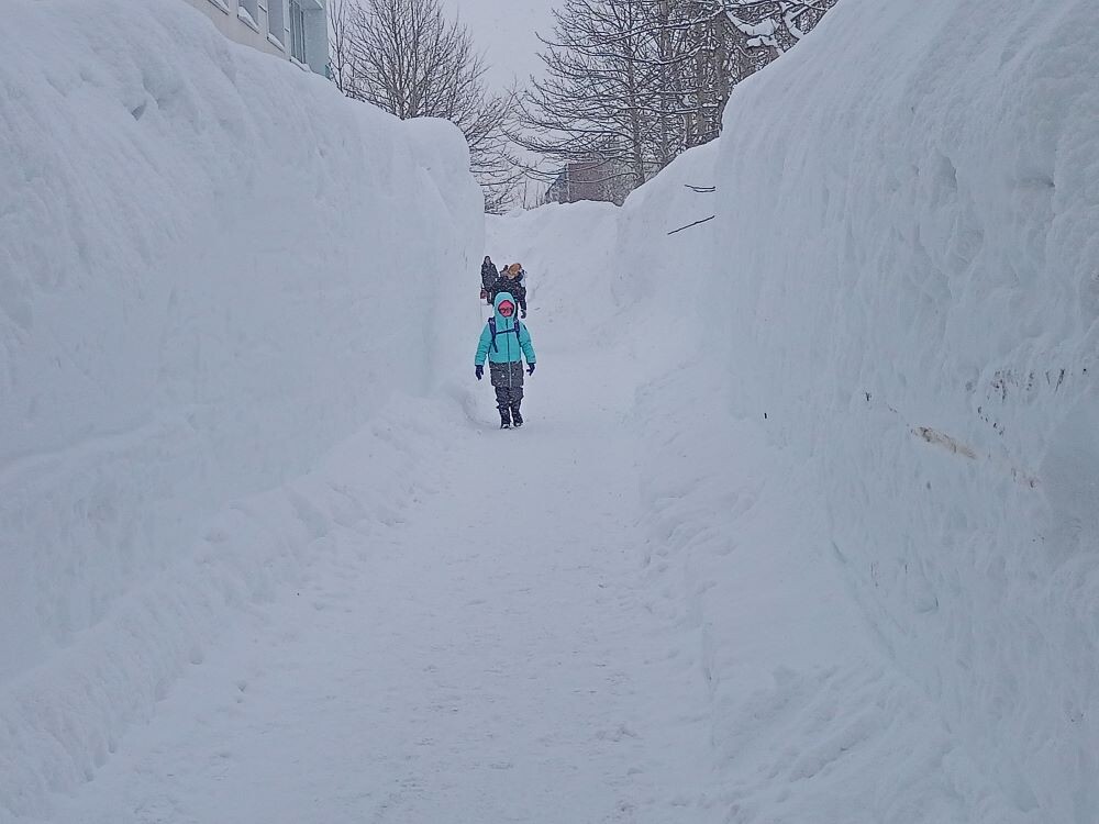 Школьный двор в Петропавловске.