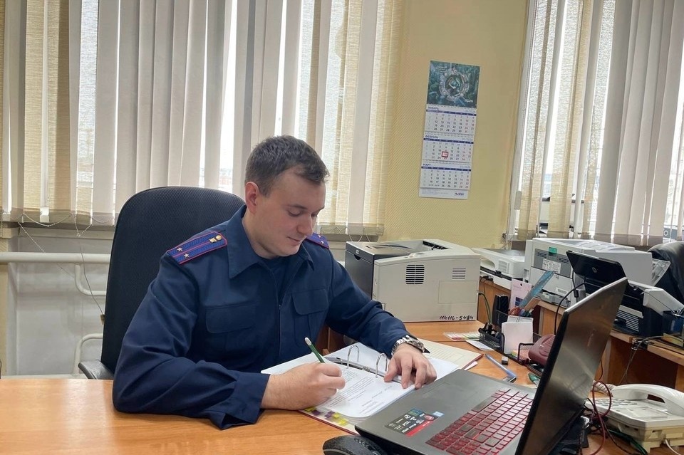    Сейчас Кирилл занимает пост следователя в третьем отделе по расследованию особо важных дел СУ СК РФ по Алтайскому краю Анна ПЕРЕВОЩИКОВА