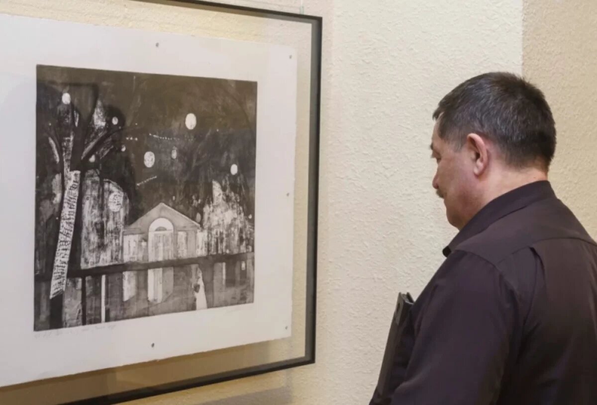    В Хабаровске открылась выставка графики московской художницы Смольяниновой