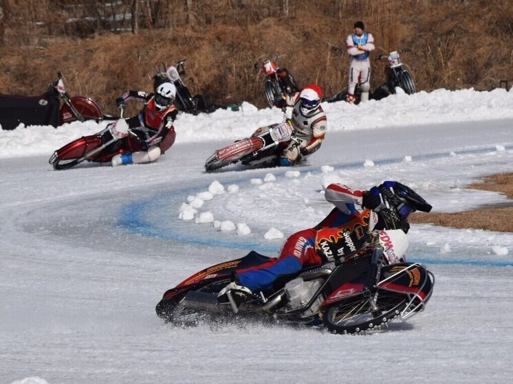     Сильнейшие гонщики Приморья выступили на чемпионате по спидвею фото: пресс-служба министерства спорта Приморья