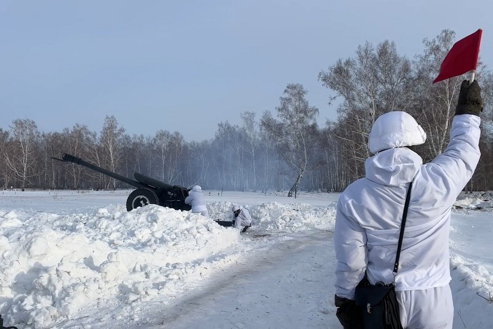    Военнослужащие из ЦВО отрепетировали салют к 23 февраля в Новосибирске. Фото: ЦВО