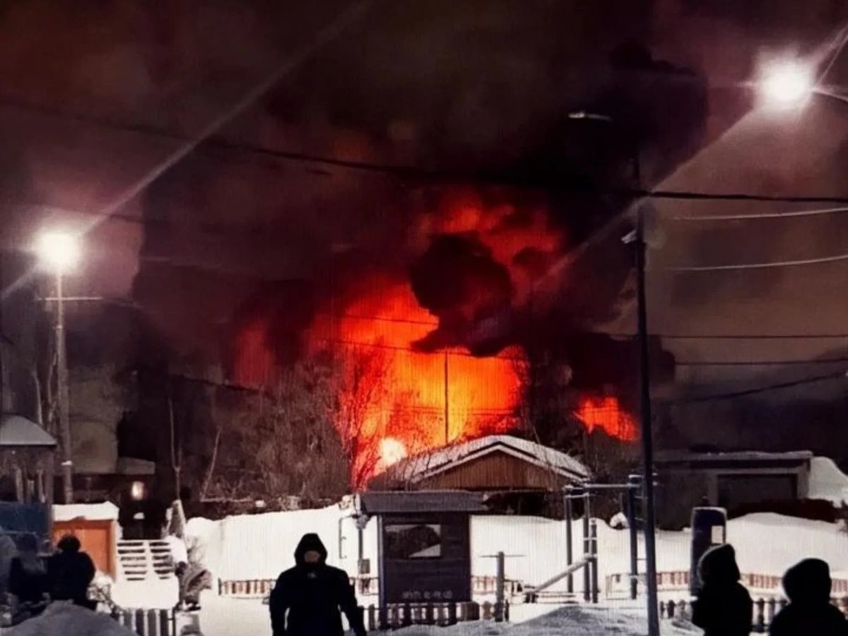    В доме во время возгорани находились четыре человека